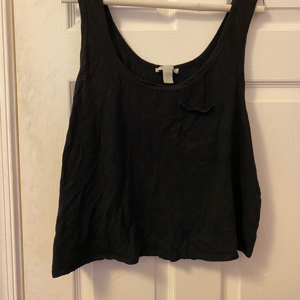 Lightweight cropped tank top